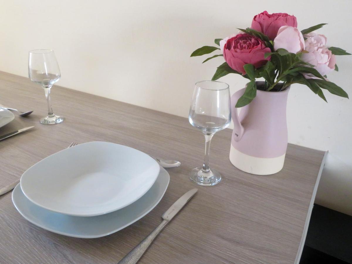 Entire 2 Bed Ground Floor Apartment Central But Quiet Newmarket  Exteriör bild